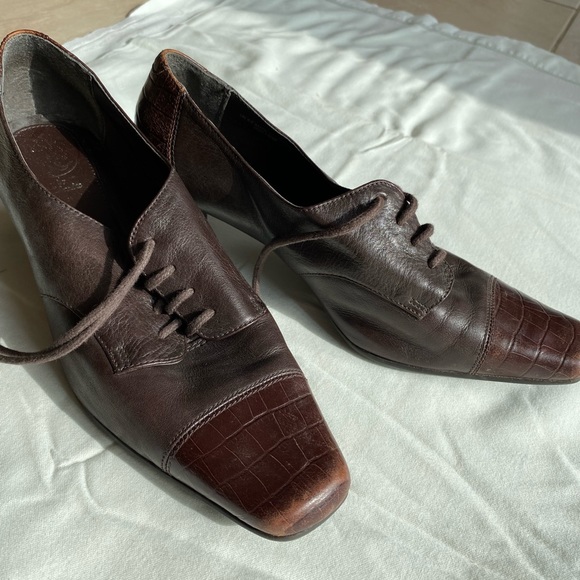Clarks Bay Bean Brown Leather Shoes. - Picture 2 of 3